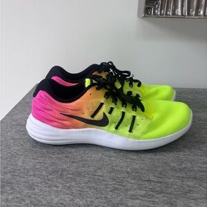 Nike Women’s Fitsole Size 7 Shoes